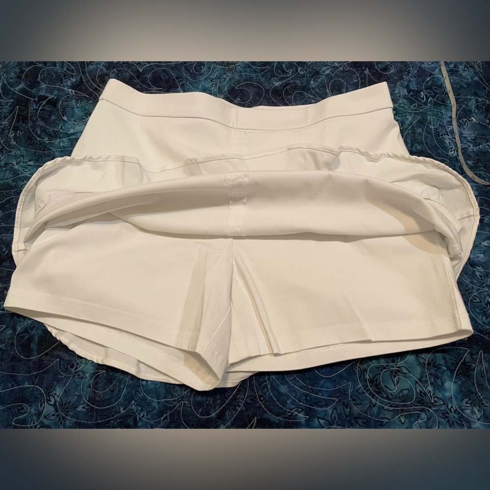 Counterparts White Skort - Picture 3 of 8